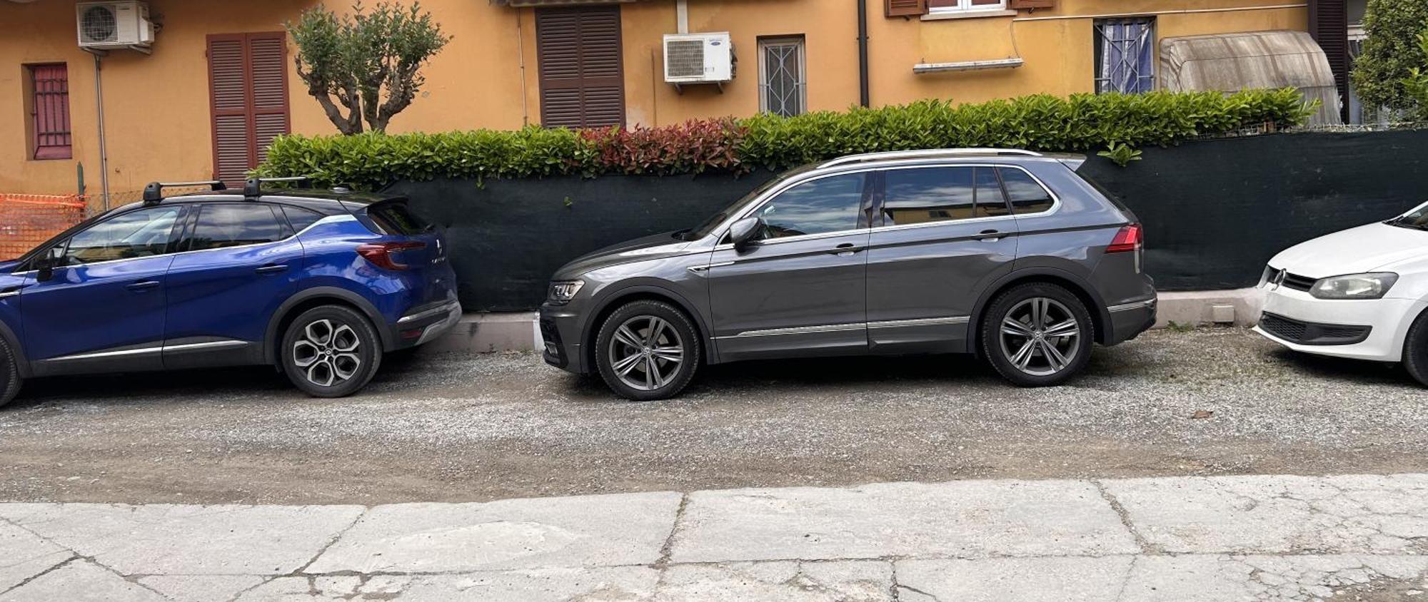 Casa Daura - Your Comfortable Apartment In Bologna - Parking エクステリア 写真