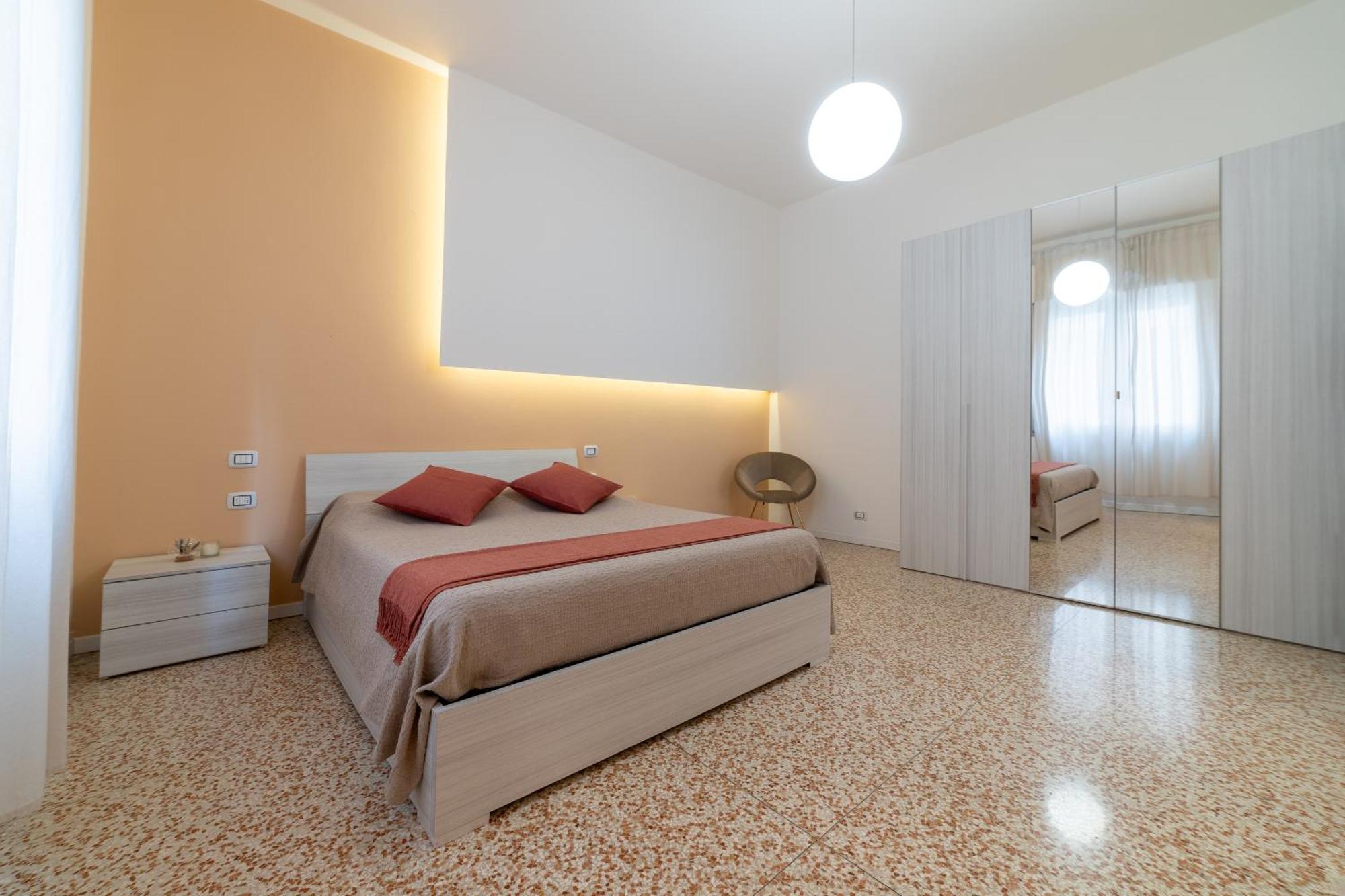 Casa Daura - Your Comfortable Apartment In Bologna - Parking エクステリア 写真
